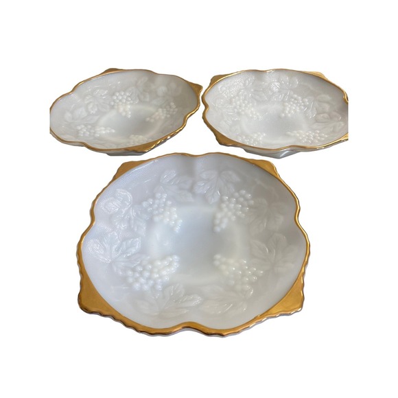 Vintage Grape and Leaf  Milk Glass Bowl With Gold Trim‎ Serving Dish Set Of 3 - Picture 1 of 4